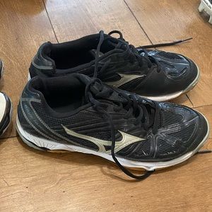 Women’s Mizuno volleyball shoes